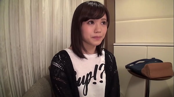 濡れ透けスレンダー美少女かのんちゃん、初撮りで敏感な秘所をたっぷり開放