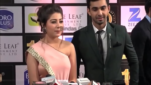 Sultry Bollywood Babe’s Perky Nipples Teasing Through Her Outfit