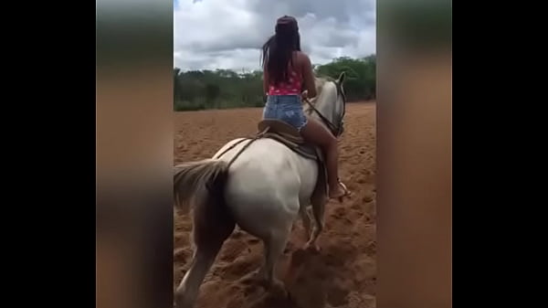 Montando Com Fúria, Indo E Voltando Sem Parar