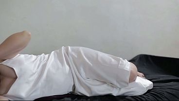 Bokep Indo Jilbab Tantangan Bercinta Dengan Gaun Satin Putih Sampai Puncak Kenikmatan