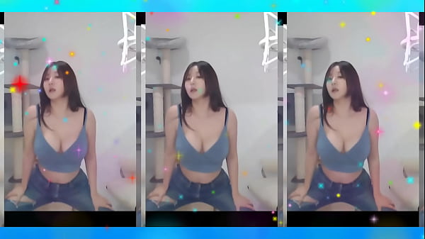 Curvy Korean Goddess Swaying Her Hips