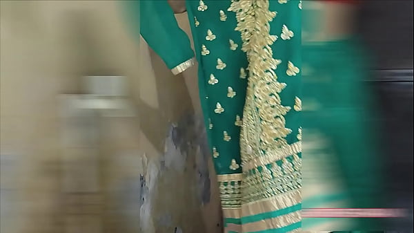 Sultry Indian Beauty’s Private Bath Time In Hindi