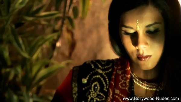 Enchanting Desi Temptress: A Vision Of Pure Seduction