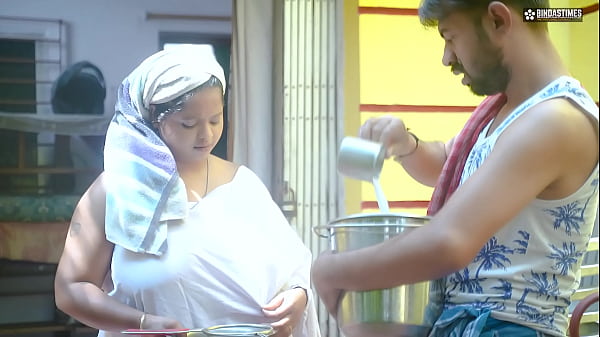 Lustful Indian Milkman Seduces Bhabhi Over Her Voluptuous Breasts (hindi Audio)