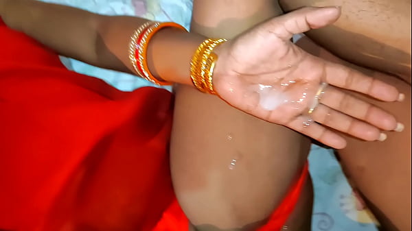 देसी बेबी की गांड में पहली बार हिंदी में बोलते हुए धीरे-धीरे गाड़ में पेल दिया