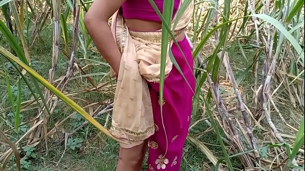 जंगल के किनारे गांव की गोरी गर्लफ्रेंड को झाड़ियों वाले रास्ते में जंगली तरीके से चोदा