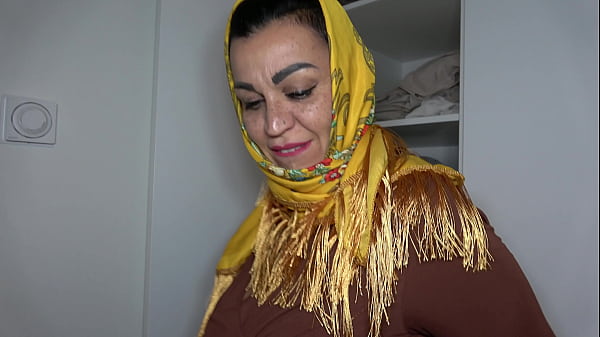 Arab Hijab Stepmom’s Voluptuous Curves Unleashed