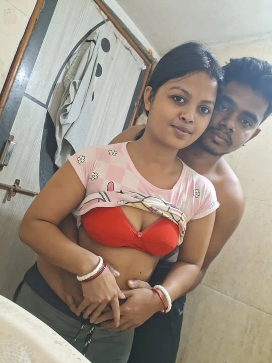 Indian Hot Wife Washroom Came Out Mouth With Boyfriend
