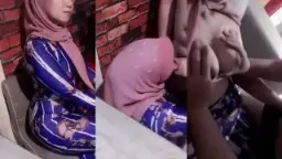 Jilbab Sensasi Menggoda Di Ruang Kerja