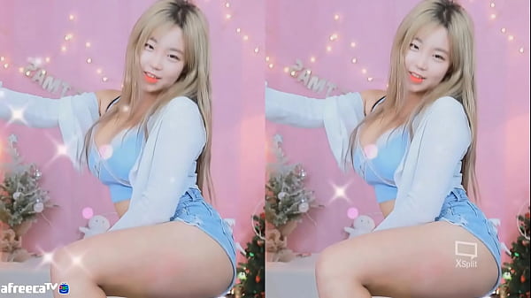 Voluptuous Korean Beauty Sways Seductively For Her Audience