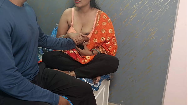 अकेली सौतेली माँ के साथ गाँव में गुप्त रोमांस, देसी आवाज़ में मिला जुनून