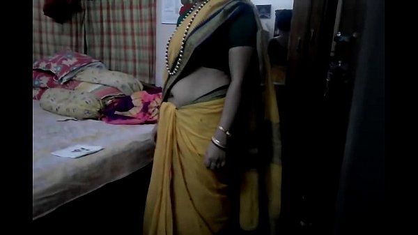 Sensual Desi Aunty Saree Navel Tease With Seductive Whispers