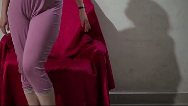 Bidadari Bali Menggoda: Pergantian Baju Yang Menggairahkan