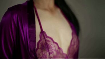 Gairah Malam Bersama Istri: Lingerie Satin Ungu Yang Menggoda