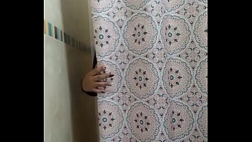 Jugando Sola En El Baño, El Placer Me Inunda