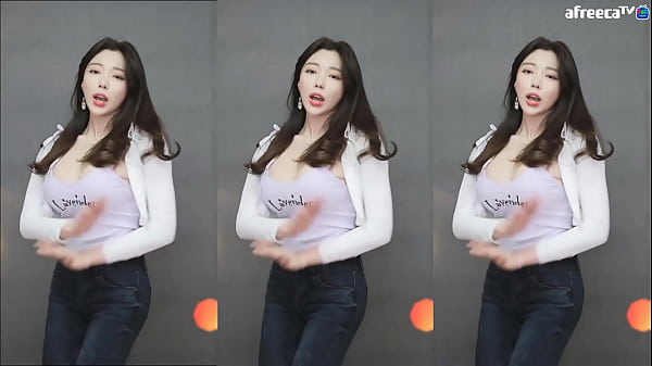 Sultry Seoul Siren Swaying Live