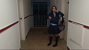 Vecina En Uniforme Escolar: Un Encuentro Tentador A Solas