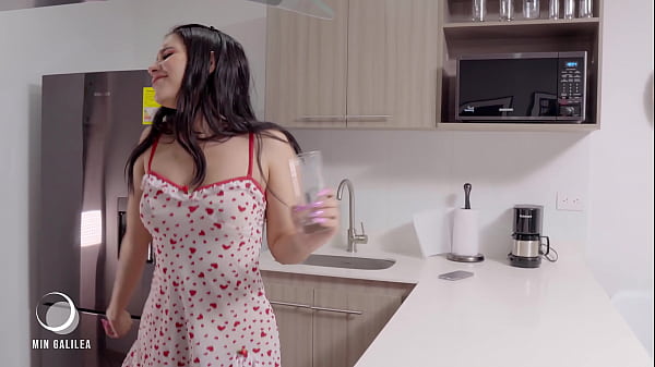 Desnuda Y Ardiente, La Diosa India Se Entrega Al Ritmo Salvaje De “ringa Ringa”