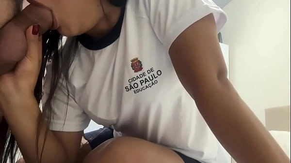 Aluna Do Ensino Médio Falta às Aulas Para Entregar O Corpo Ao Professor Casado