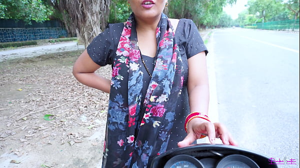 Sultry Desi Bhabhi Pleases Client On The Street With Passionate Doggystyle Encounter