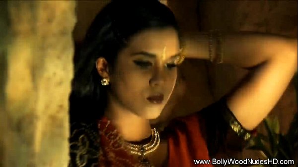 Bollywood’s Alluring Starlet Craves Your Undivided Gaze