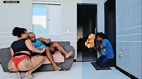 Traído No Dia Dos Namorados: Enquanto Ele Oferecia Flores, Eu Recebia Outro Presente