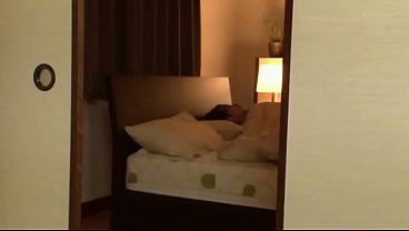 Hitomi Tanaka Gets Herself Off Alone, Wet And Wild