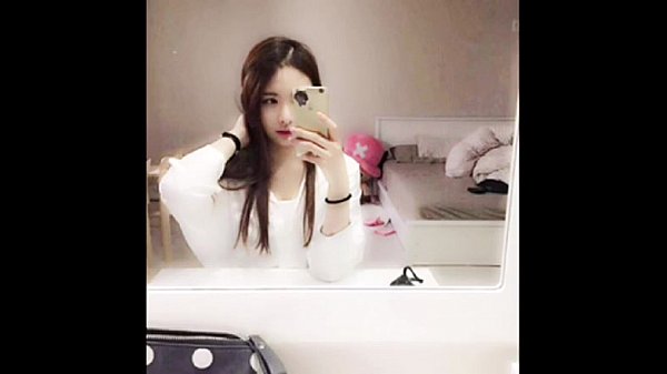 Sizzling Seoul Seductress Flaunting Her Curves