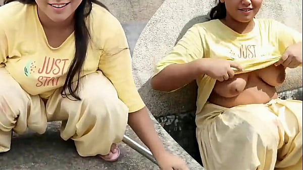 गर्मजोशी से भरा छत पर रोमांस: देहाती नवविवाहिता के साथ बेबाक आउटडोर अदाएं