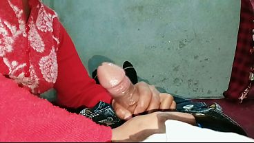 Desi Bhabhi’s Intimate First Time Encounter In Viral Sensation