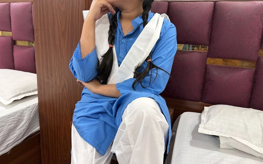 Friend’s Virgin College Girlfriend Was Taken To Oyo And Fucked