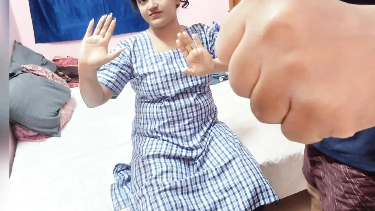 Chachu Ne Mujhe Chut Me Fingering Karte Pakad Liya, Ab Mai Kya Karu?