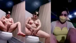 Viona Omek Di Wc Umum, Basah Kuyup Dan Penuh Desahan