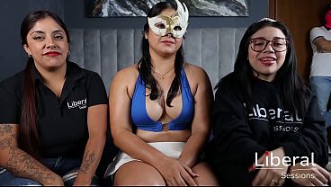 Chica Culona Se Entrega Sin Límites En Su Primer Trío Ardiente