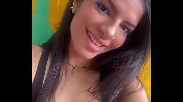 A Tarde Azul Da Sexta Chegou, Hora De Ver A Gata Se Espreguiçar E Cair No Sono Gostoso.