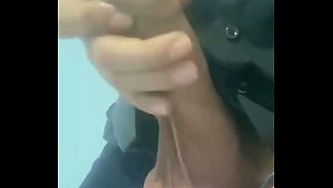 Masturbação Molhada No Galã Gostoso
