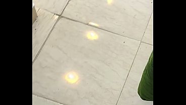 شرموطة مصرية نار، صاحبة البيت بتتناك من سباك وصاحبه، كلام هيج وصوت واضح، جسمها زي العسل