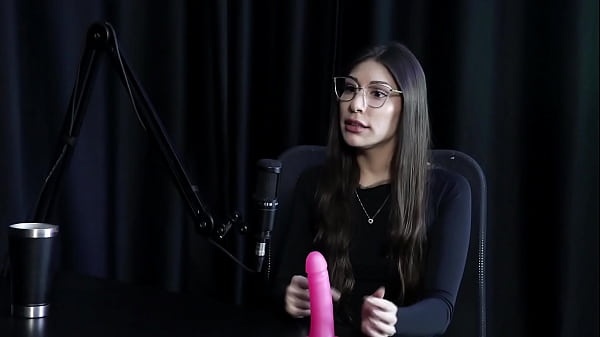 Nunca Soltou As Rédeas Pra Família, A Mãe Odeia Transar, A Diferença Do Deep Throat – Melina Khalifa (assiste: Sheer/red)