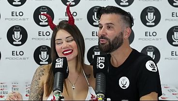 Sara La Rubia Me Escupe En La Boca Mientras Me Provoca Con Su Mirada Húmeda Y Caliente.