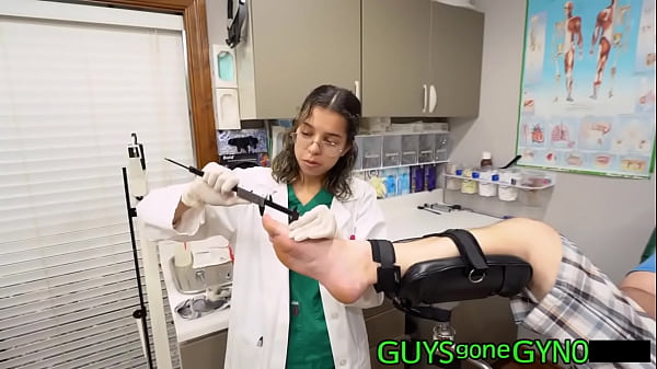 Perverted Foot Freaks Mi Monroe & Aria Nicole Exploit Helpless Male Patients’ Horny Soles @guysgonegyno – Reuploaded