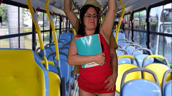 Estudante Encoxada E Fodida No Meio Do ônibus, Gostosa Demais