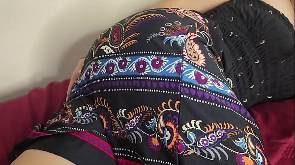 Le Levanto La Falda A Mi Alumna, Su Cuerpo Tiembla Bajo Mis Dedos.