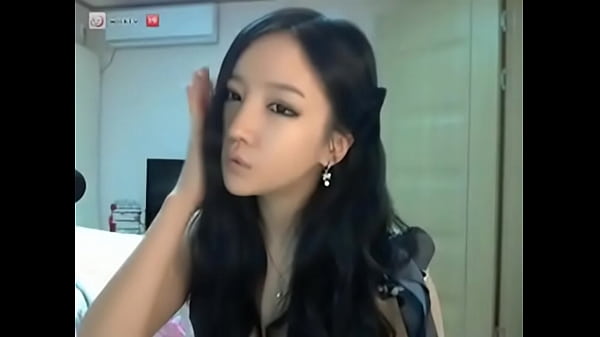 Watch A Steaming Hot Korean Babe Show Off On Cam