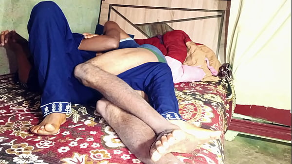 Bhabhi Ko Raat Me Kammar Pe Zor Se Dabake Choda, Ghar Ki Audio Mein Geeli Awaazein, Saali Ki Chudai Ki Kahaani