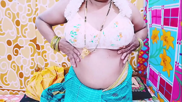Desi Bhabhi Ka Chuchhe Dikhana, Chut Mein Ungli Karna, Telugu Mein Gandi Baatein.