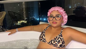 Madrastra Zorra Se Mete Desnuda Al Jacuzzi Con El Hijastro Y Le Ruega Que Se La Coja Mientras El Papá No Está