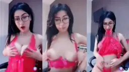 Awcece Lingerie Merah Bikin Nagih, Bikin Liper Makin Panas