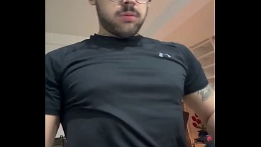 Macho Gostoso Saindo Da Academia Se Tocando Todo