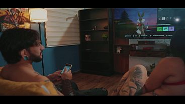 Me Encanta Rebotar En Su Verga Mientras Me Concentro En Mis Videojuegos