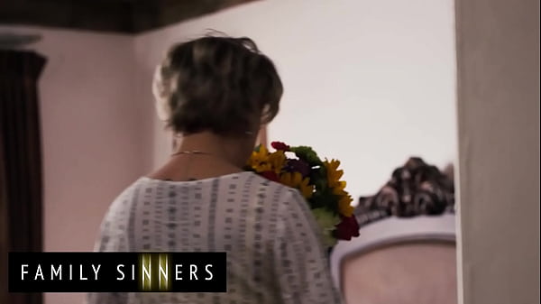 Family Sinners – Filthy Milf Dee Williams Teaches Her Stepson Robby Echo How To Devour And Pound A Real Woman’s Wet Cunt